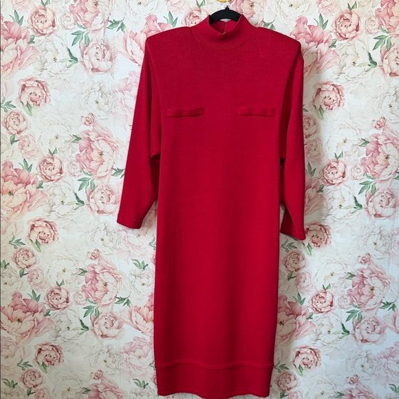 St. John Dresses & Skirts - EUC St John Marie Gray RED Santana Knit Shoulder Pads Midi Shift Dress Formal 10